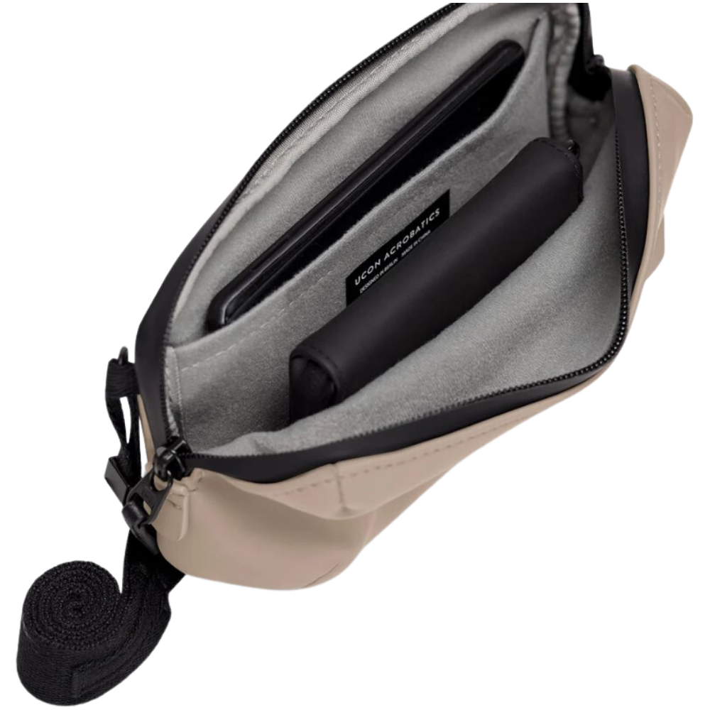 Ando Lotus Nude Bild 2