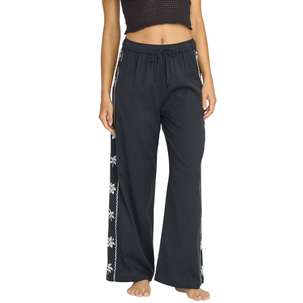 Days End Black Sands Bild 1