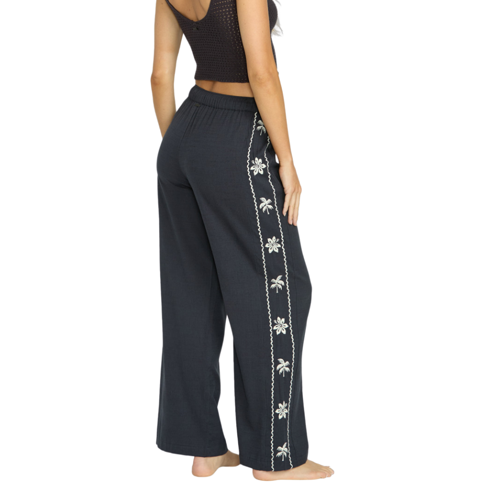 Days End Black Sands Bild 2