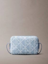 Emblem Aop Denim Camera Bag Denim JQD Light Wash Bild 4