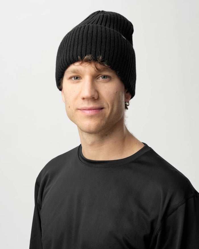 U Crop Badge Beanie Black Bild 1