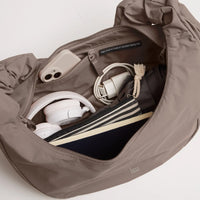 Moon Bag Ruffle Oyster Bild 3