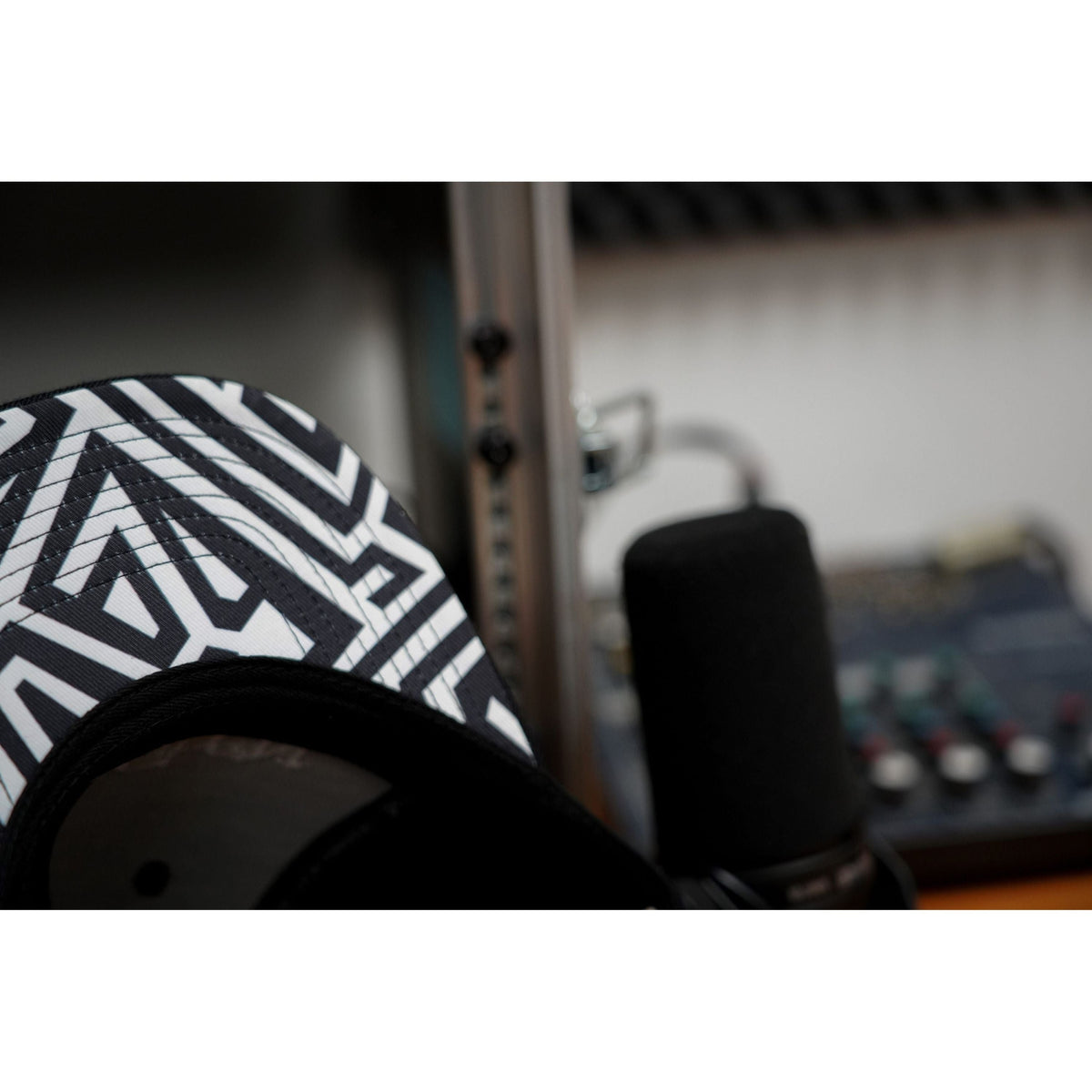 Phieres X DyingEden Sacred Black Bild 7