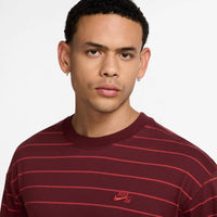 U Nk Sb Tee M90 Stripe Sp25 Dark Team Red/White Bild 2