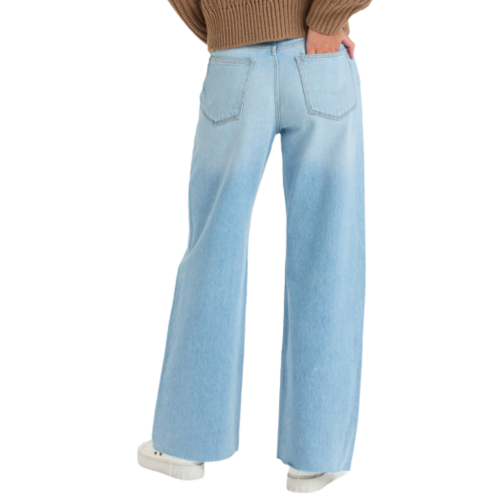 Land And Water Light Blue Bild 4